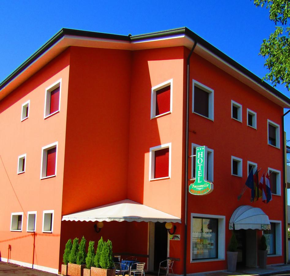 Hotel Ristorante Al Bassanello Bassano del Grappa Exterior foto